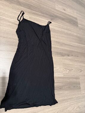 SKIMS sleep dress medium
Black color